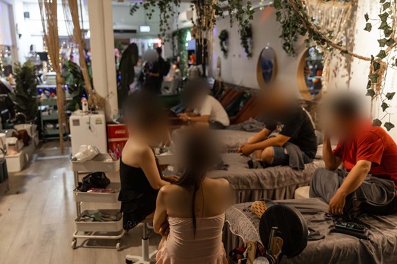 20 people arrested at Geylang.jpg