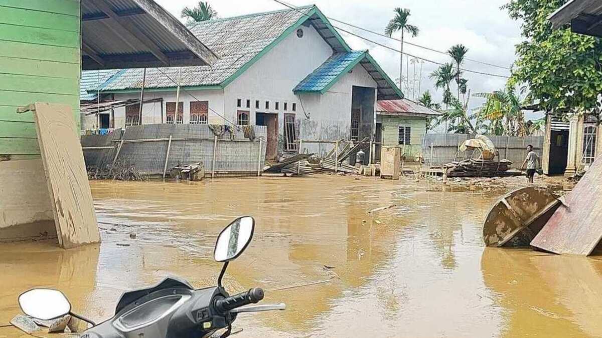 Aceh invites UNDP and UNICEF to support post-disaster recovery after deadly floods