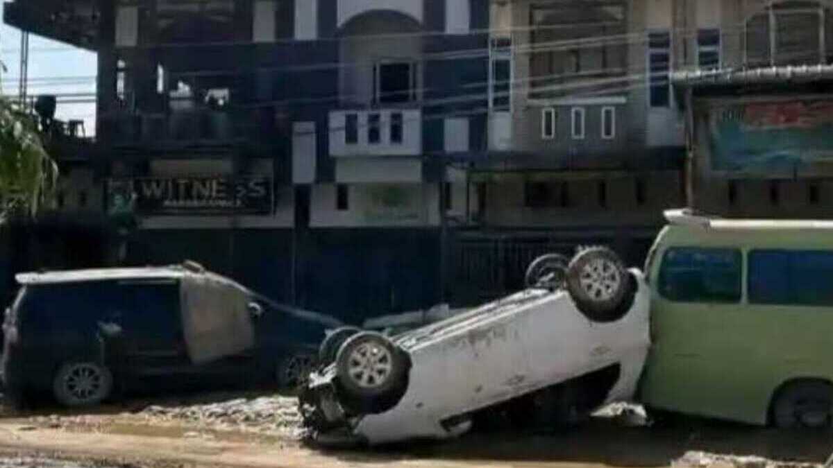 Flood and landslide death toll in Sumatra provinces rises to 1,068