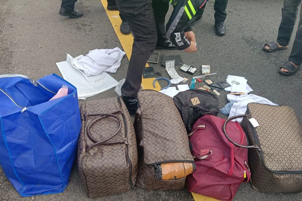 During the inspection, officers found a large blue bag inside the vehicle containing five smaller bags..jpg