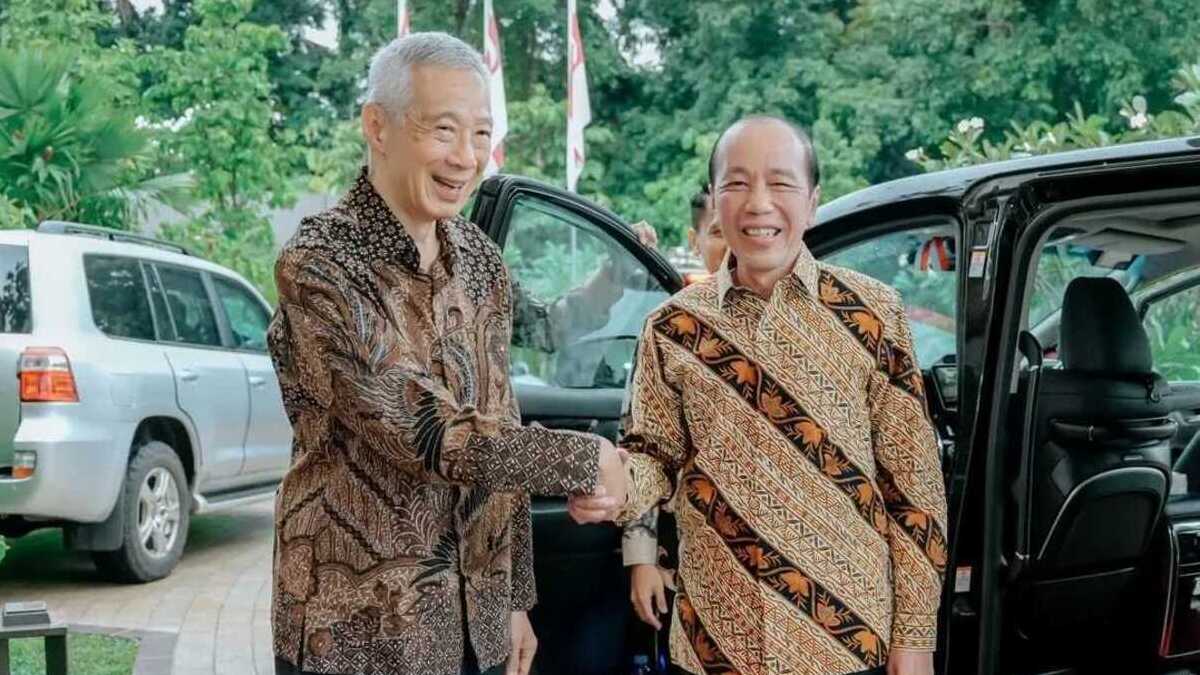 Jokowi visits Singapore for Bloomberg Forum, sparks debate as he repeatedly skips fake-diploma trial