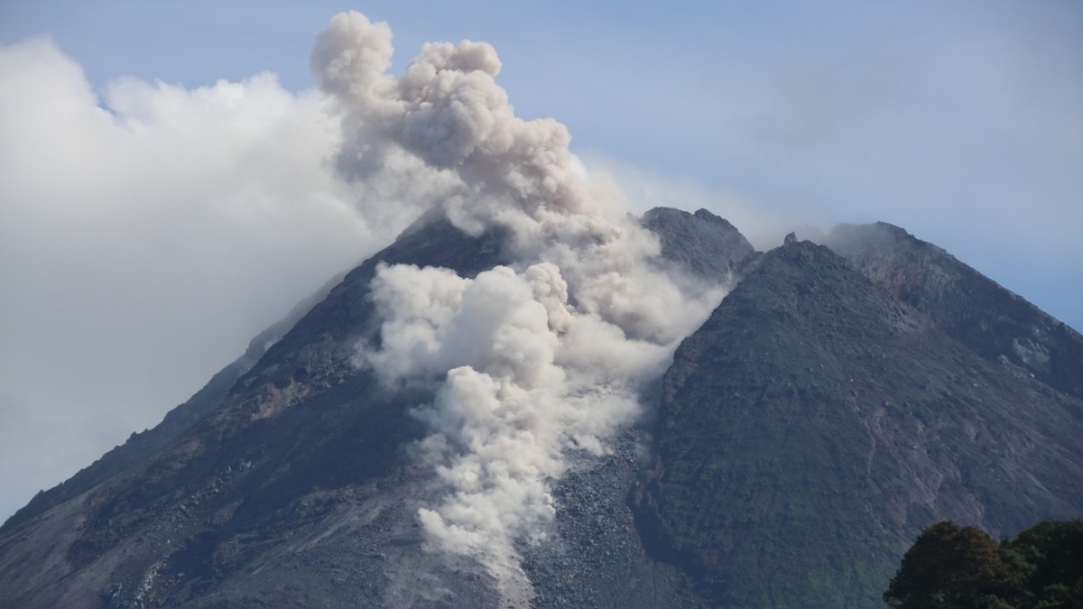 Indonesia details Mount Merapi eruption activity after earthquakes shake Yogyakarta region