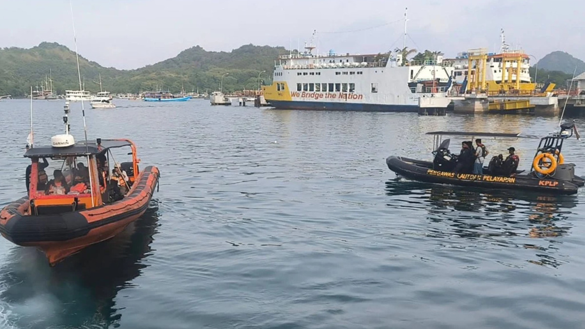 Indonesia expands search for missing Spanish family after tourist boat sinks in Komodo National Park