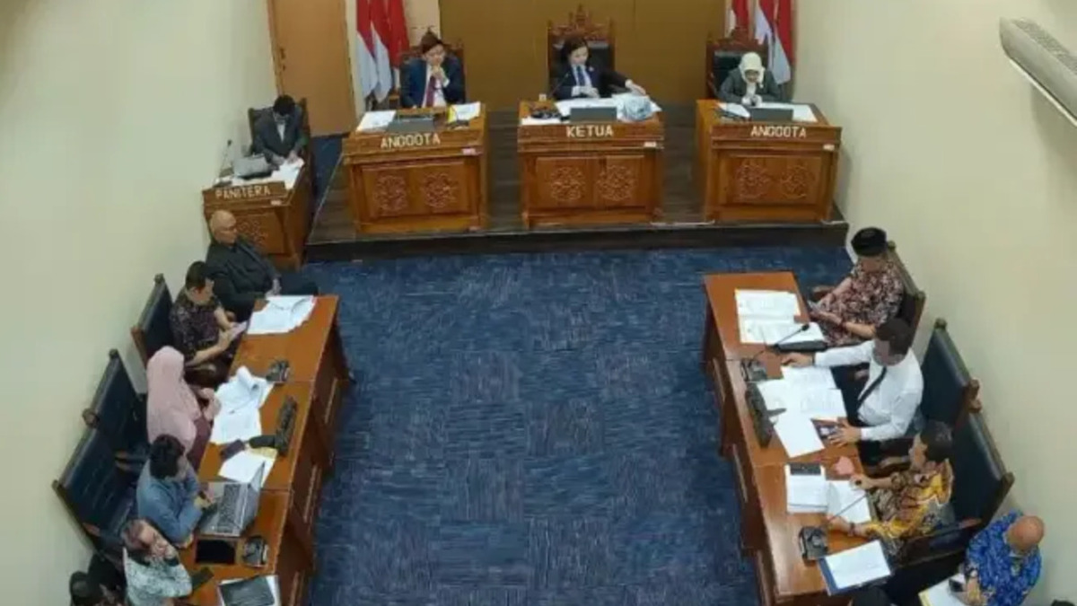 Indonesia’s election body faces renewed scrutiny as hearing on President Jokowi’s academic records intensifies