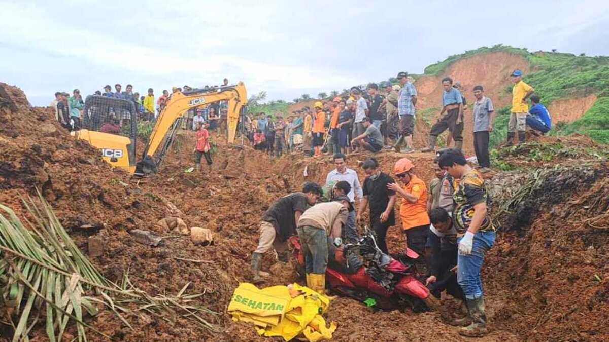 Sumatra floods and landslides kill 1,200, displace 113,900 as Indonesia faces long recovery challenge ahead