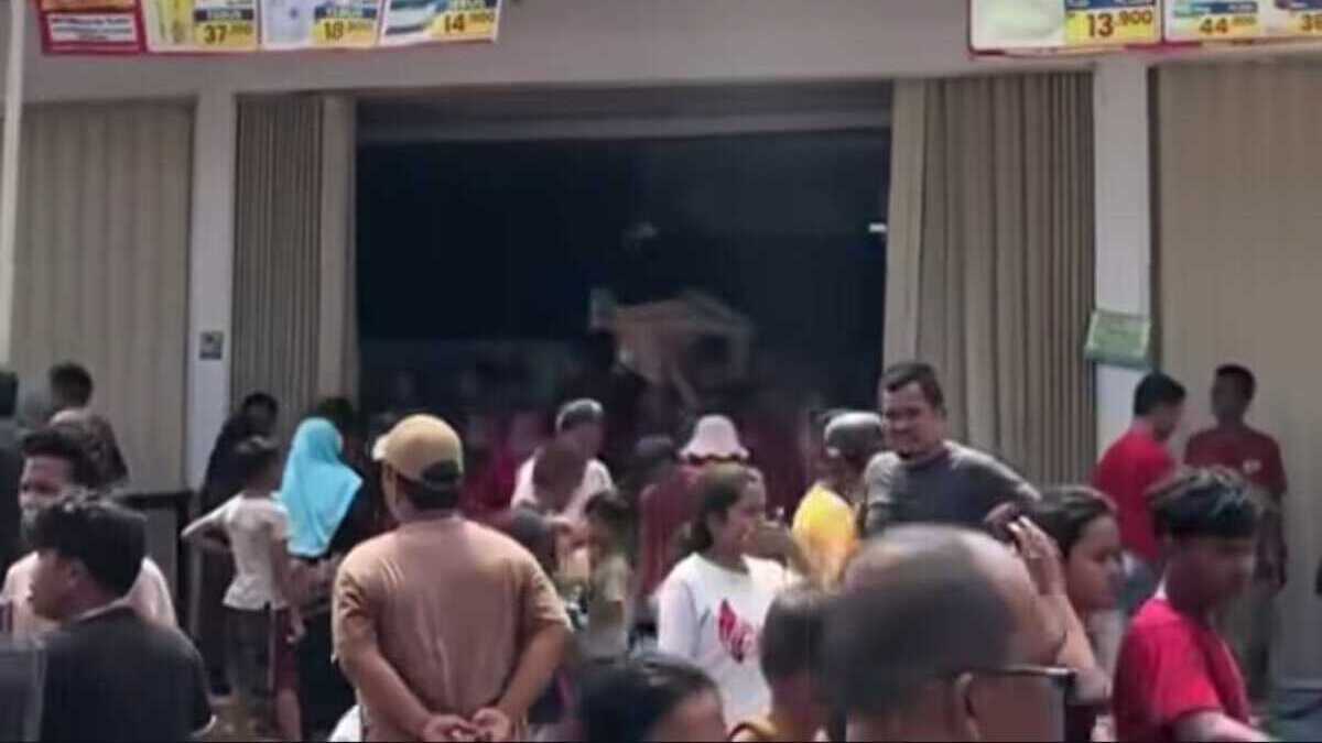 Aid delays trigger looting as North Sumatra communities endure isolation after deadly floods and landslides