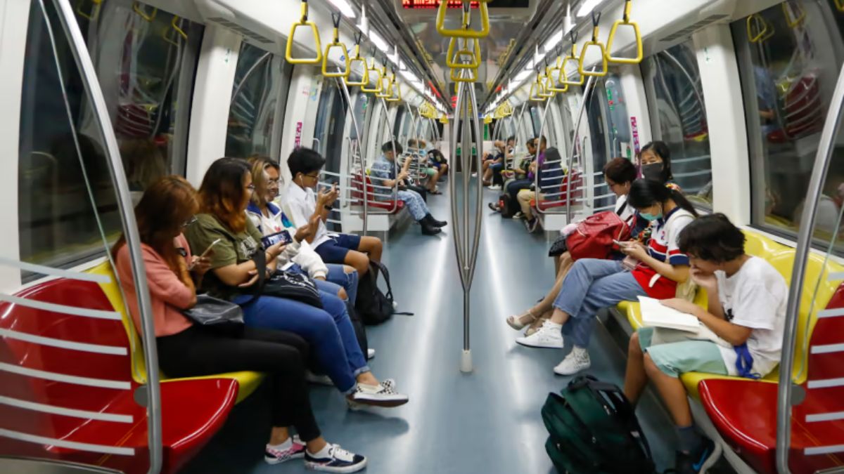 Commuter flags 8 Dec Circle Line delay as netizens mock how Reddit beat SMRT to train failure updates