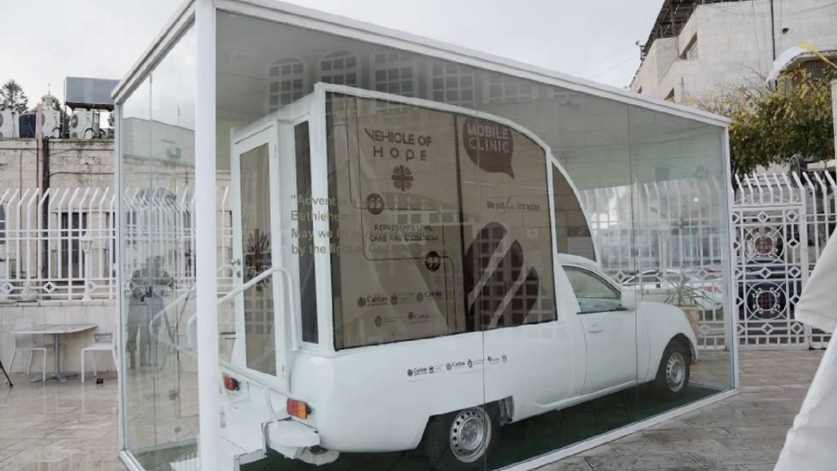 Popemobile turned into ‘Vehicle of Hope’ to deliver medical care to children amid Gaza crisis