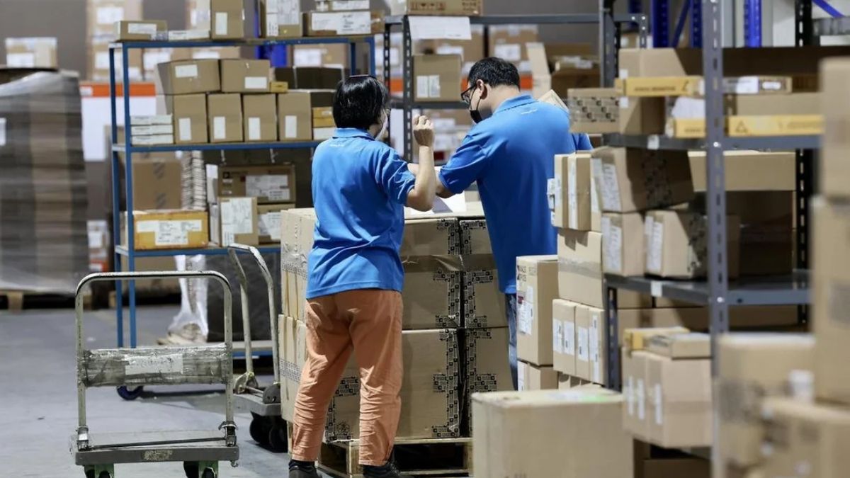 From S$20k to S$2k: Redditor shares journey from advertising VP role to warehouse night shifts after layoffs